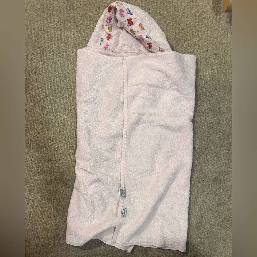 TICKLE TOES baby hooded towel with light pink baby girl